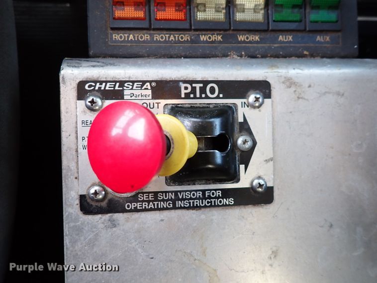 image for item DJ0242 2004 Peterbilt 385  rollback truck