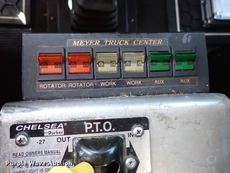 image for item DJ0242 2004 Peterbilt 385  rollback truck