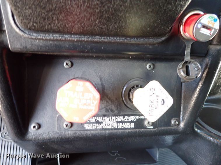 image for item DJ0242 2004 Peterbilt 385  rollback truck