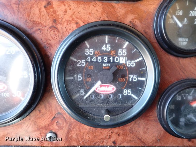 image for item DJ0242 2004 Peterbilt 385  rollback truck