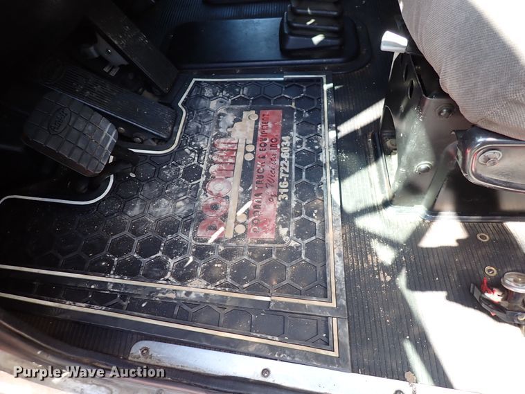 image for item DJ0242 2004 Peterbilt 385  rollback truck