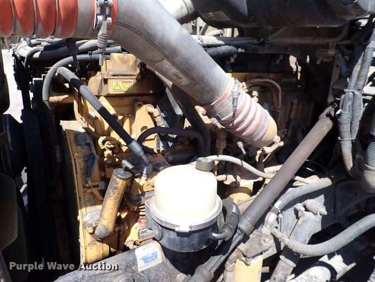 image for item DJ0242 2004 Peterbilt 385  rollback truck