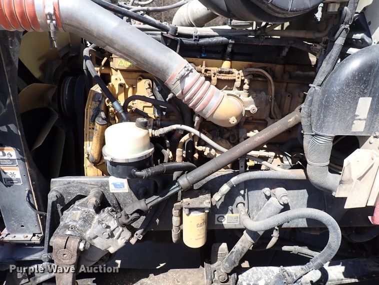 image for item DJ0242 2004 Peterbilt 385  rollback truck