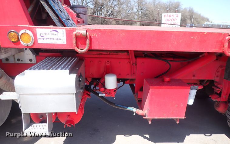 image for item DJ0242 2004 Peterbilt 385  rollback truck