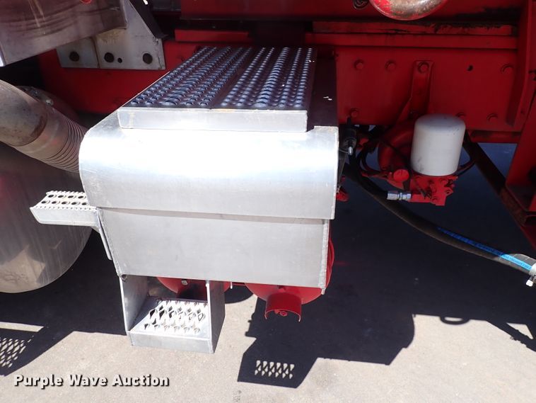 image for item DJ0242 2004 Peterbilt 385  rollback truck