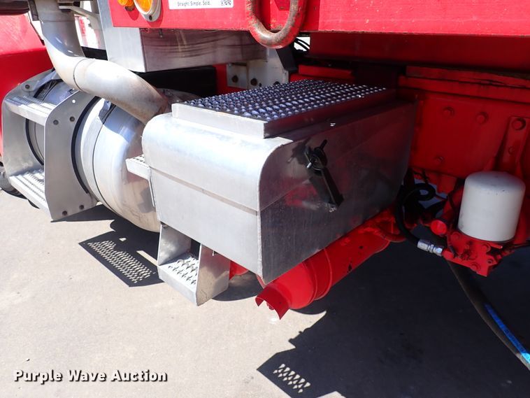 image for item DJ0242 2004 Peterbilt 385  rollback truck