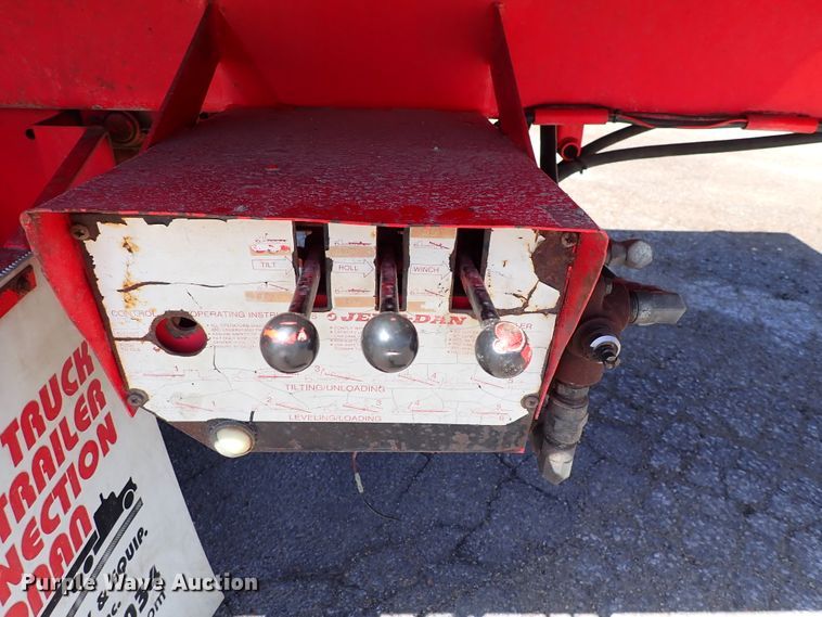 image for item DJ0242 2004 Peterbilt 385  rollback truck