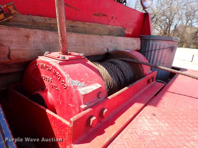 image for item DJ0242 2004 Peterbilt 385  rollback truck