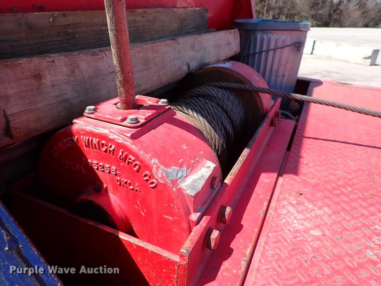 image for item DJ0242 2004 Peterbilt 385  rollback truck