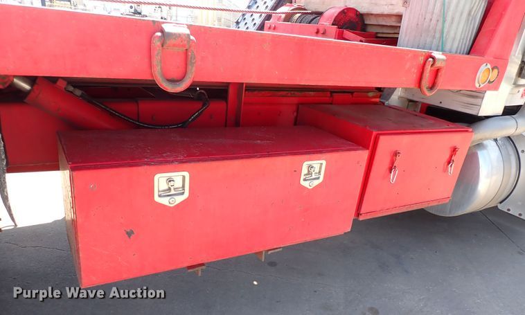 image for item DJ0242 2004 Peterbilt 385  rollback truck