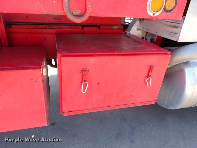 image for item DJ0242 2004 Peterbilt 385  rollback truck