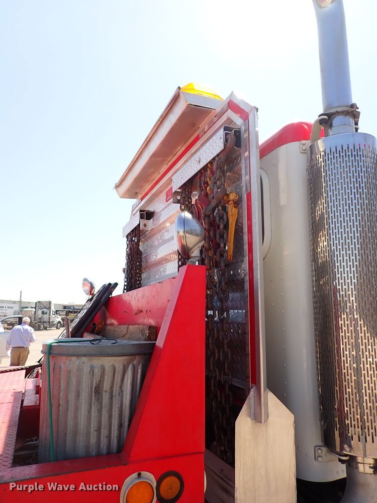 image for item DJ0242 2004 Peterbilt 385  rollback truck