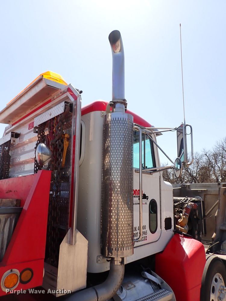 image for item DJ0242 2004 Peterbilt 385  rollback truck