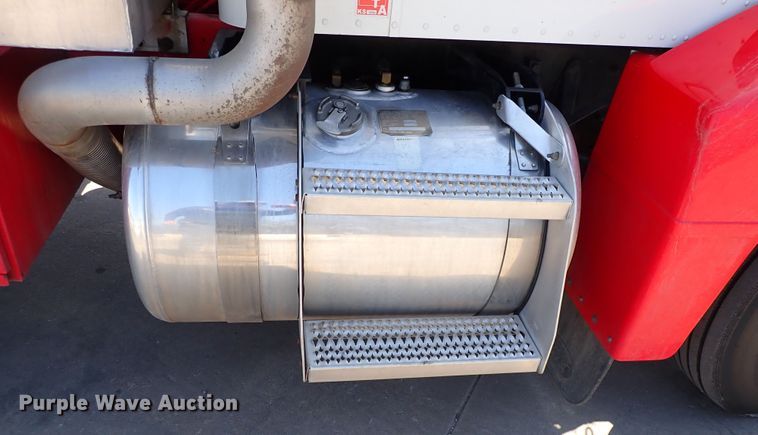 image for item DJ0242 2004 Peterbilt 385  rollback truck