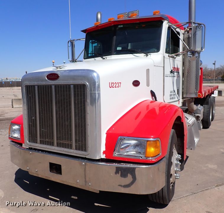 image for item DJ0242 2004 Peterbilt 385  rollback truck