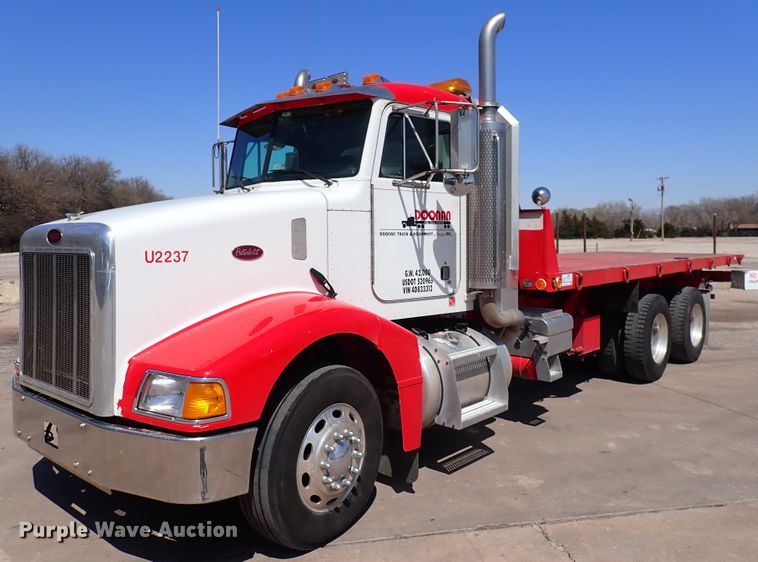 image for item DJ0242 2004 Peterbilt 385  rollback truck