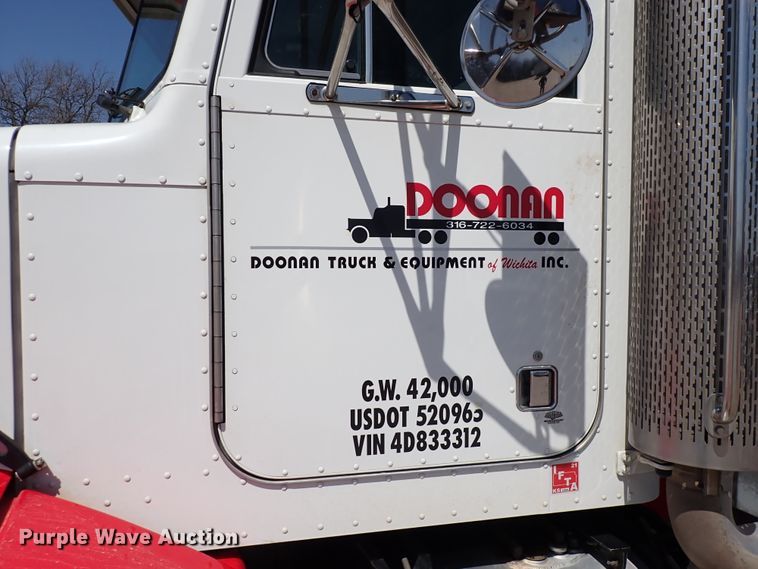 image for item DJ0242 2004 Peterbilt 385  rollback truck