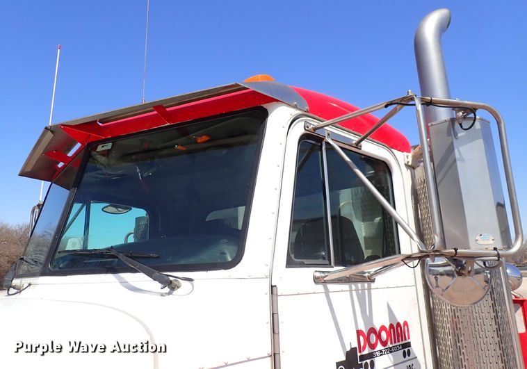 image for item DJ0242 2004 Peterbilt 385  rollback truck