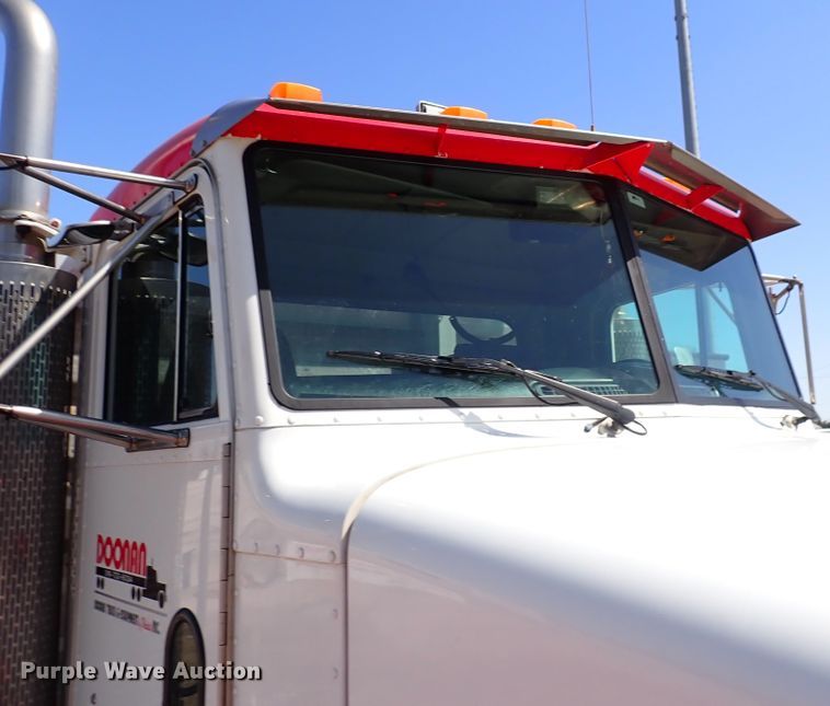 image for item DJ0242 2004 Peterbilt 385  rollback truck