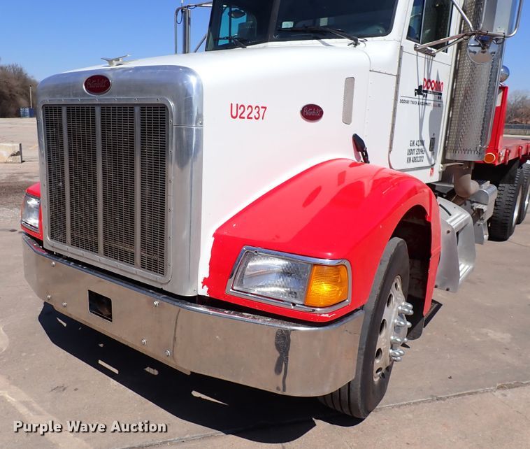 image for item DJ0242 2004 Peterbilt 385  rollback truck