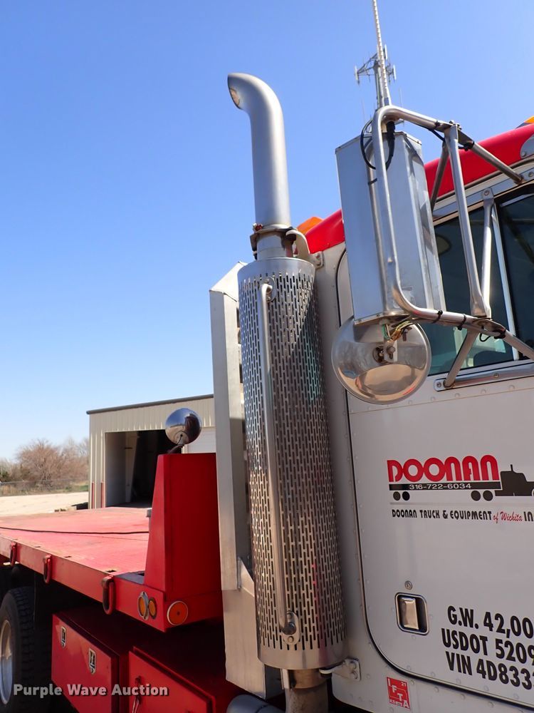 image for item DJ0242 2004 Peterbilt 385  rollback truck