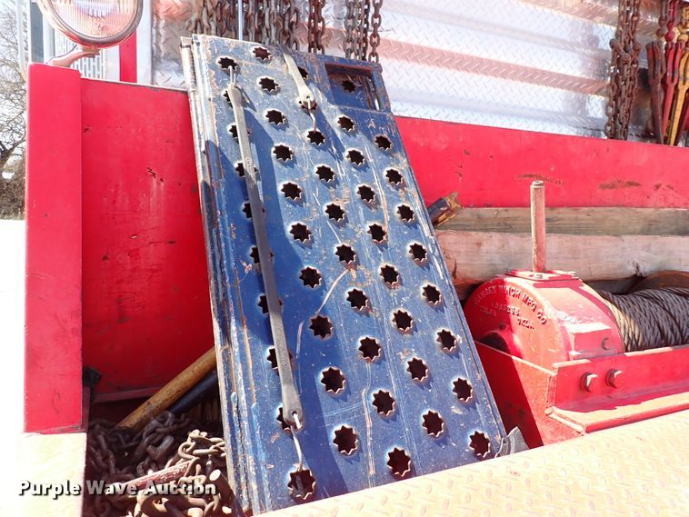 image for item DJ0242 2004 Peterbilt 385  rollback truck