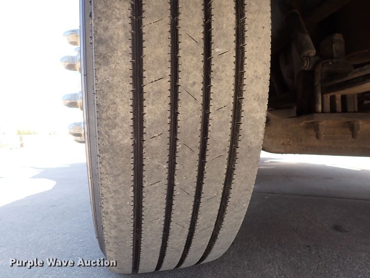 image for item DJ0242 2004 Peterbilt 385  rollback truck