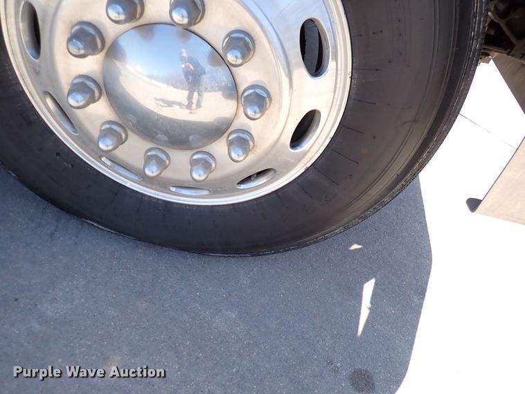 image for item DJ0242 2004 Peterbilt 385  rollback truck