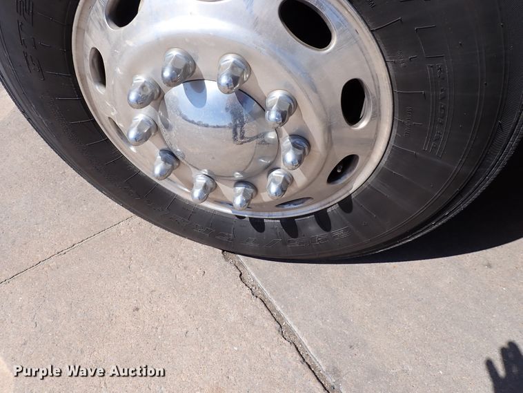 image for item DJ0242 2004 Peterbilt 385  rollback truck