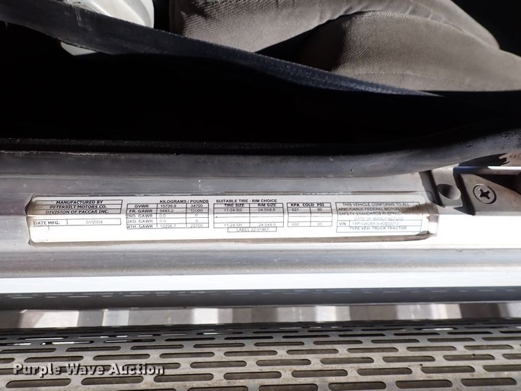 image for item DJ0242 2004 Peterbilt 385  rollback truck