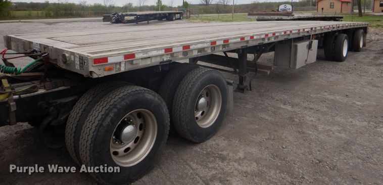 image for item DJ0430 2000 Wilson CF-900 flatbed trailer