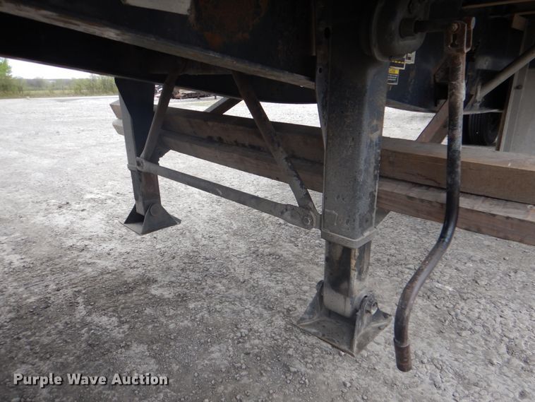 image for item DJ0430 2000 Wilson CF-900 flatbed trailer