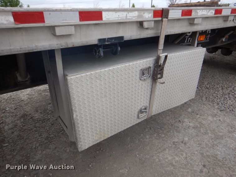 image for item DJ0430 2000 Wilson CF-900 flatbed trailer