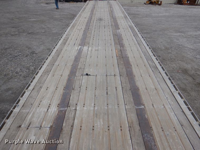 image for item DJ0430 2000 Wilson CF-900 flatbed trailer