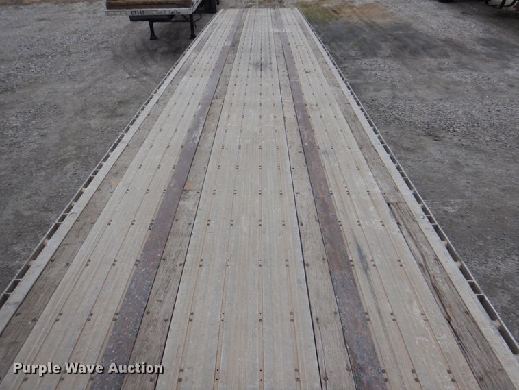 image for item DJ0430 2000 Wilson CF-900 flatbed trailer