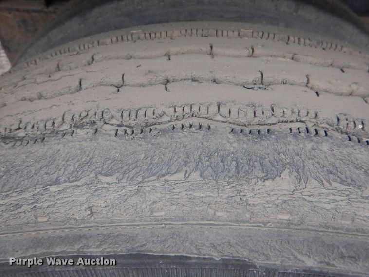 image for item DJ0430 2000 Wilson CF-900 flatbed trailer