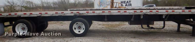 image for item DJ0431 2000 Wilson CF-900 flatbed trailer