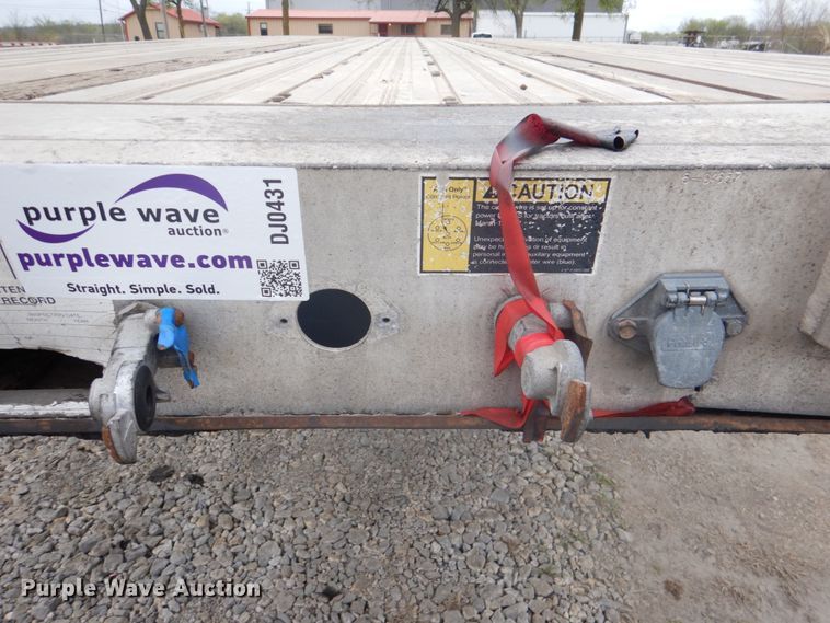 image for item DJ0431 2000 Wilson CF-900 flatbed trailer