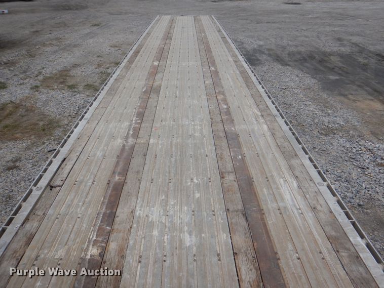 image for item DJ0431 2000 Wilson CF-900 flatbed trailer