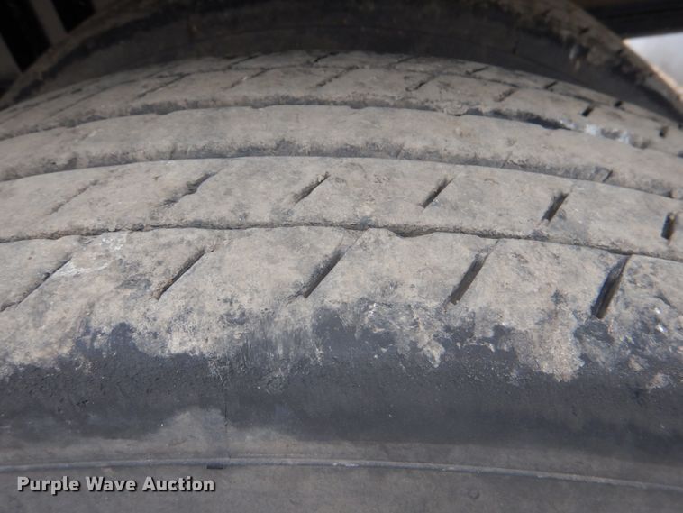 image for item DJ0431 2000 Wilson CF-900 flatbed trailer