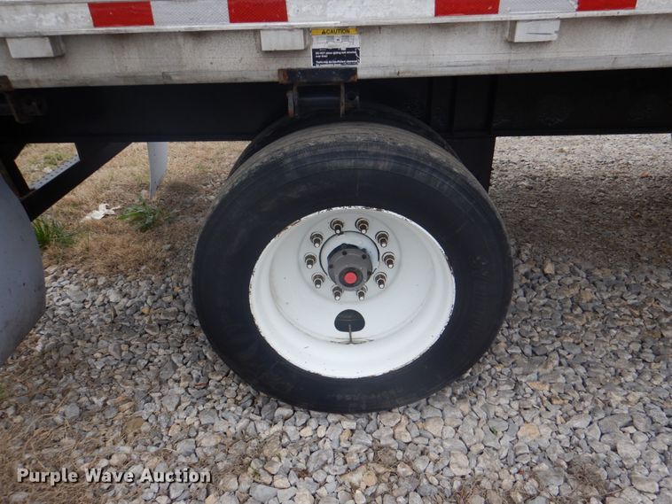 image for item DJ0431 2000 Wilson CF-900 flatbed trailer