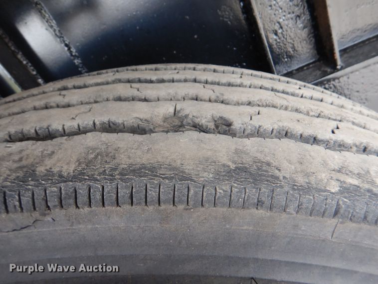 image for item DJ0431 2000 Wilson CF-900 flatbed trailer