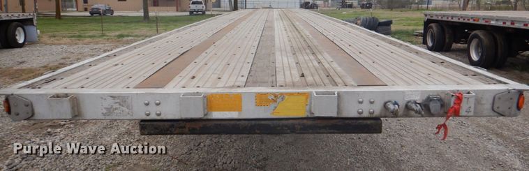 image for item DJ0432 1998 Utility flatbed trailer