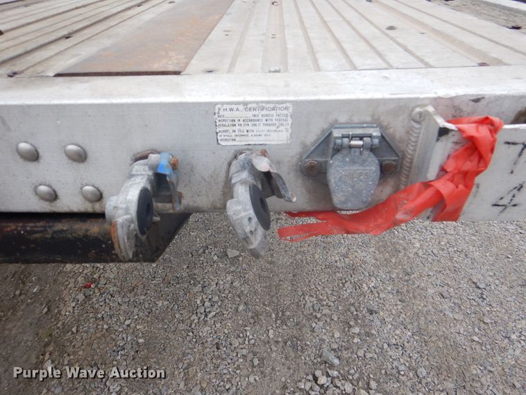 image for item DJ0432 1998 Utility flatbed trailer