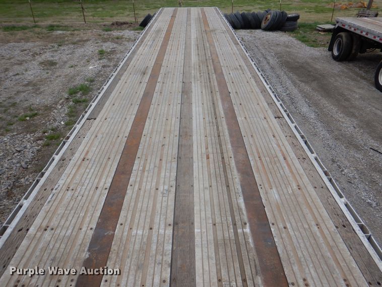 image for item DJ0432 1998 Utility flatbed trailer