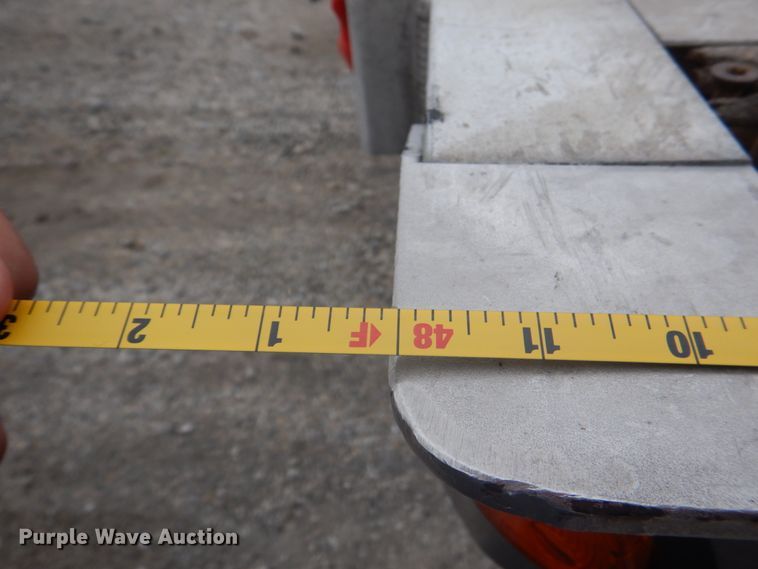 image for item DJ0432 1998 Utility flatbed trailer