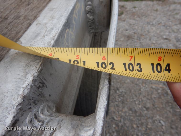 image for item DJ0432 1998 Utility flatbed trailer