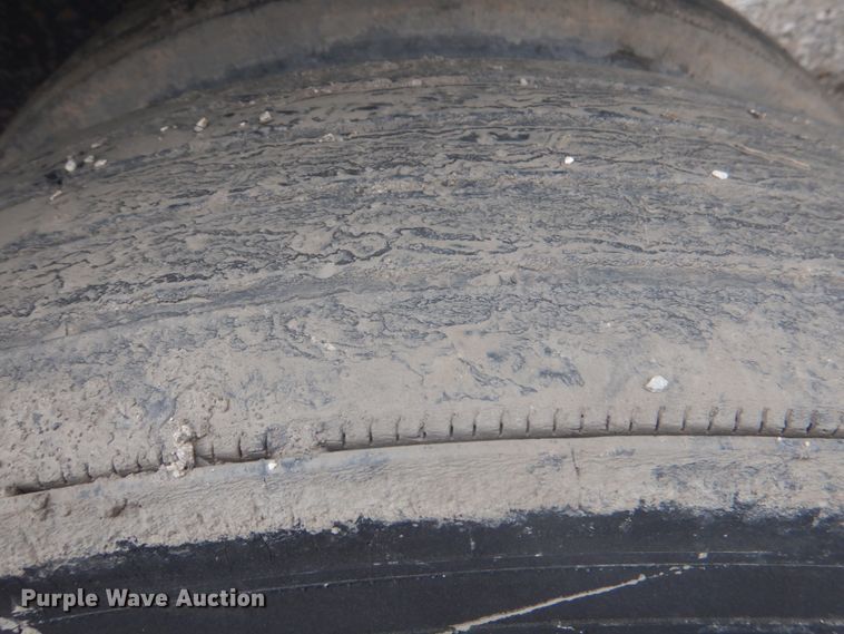 image for item DJ0432 1998 Utility flatbed trailer