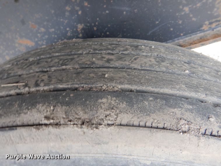 image for item DJ0432 1998 Utility flatbed trailer