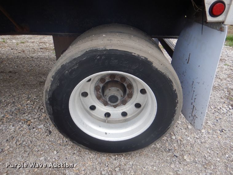 image for item DJ0432 1998 Utility flatbed trailer